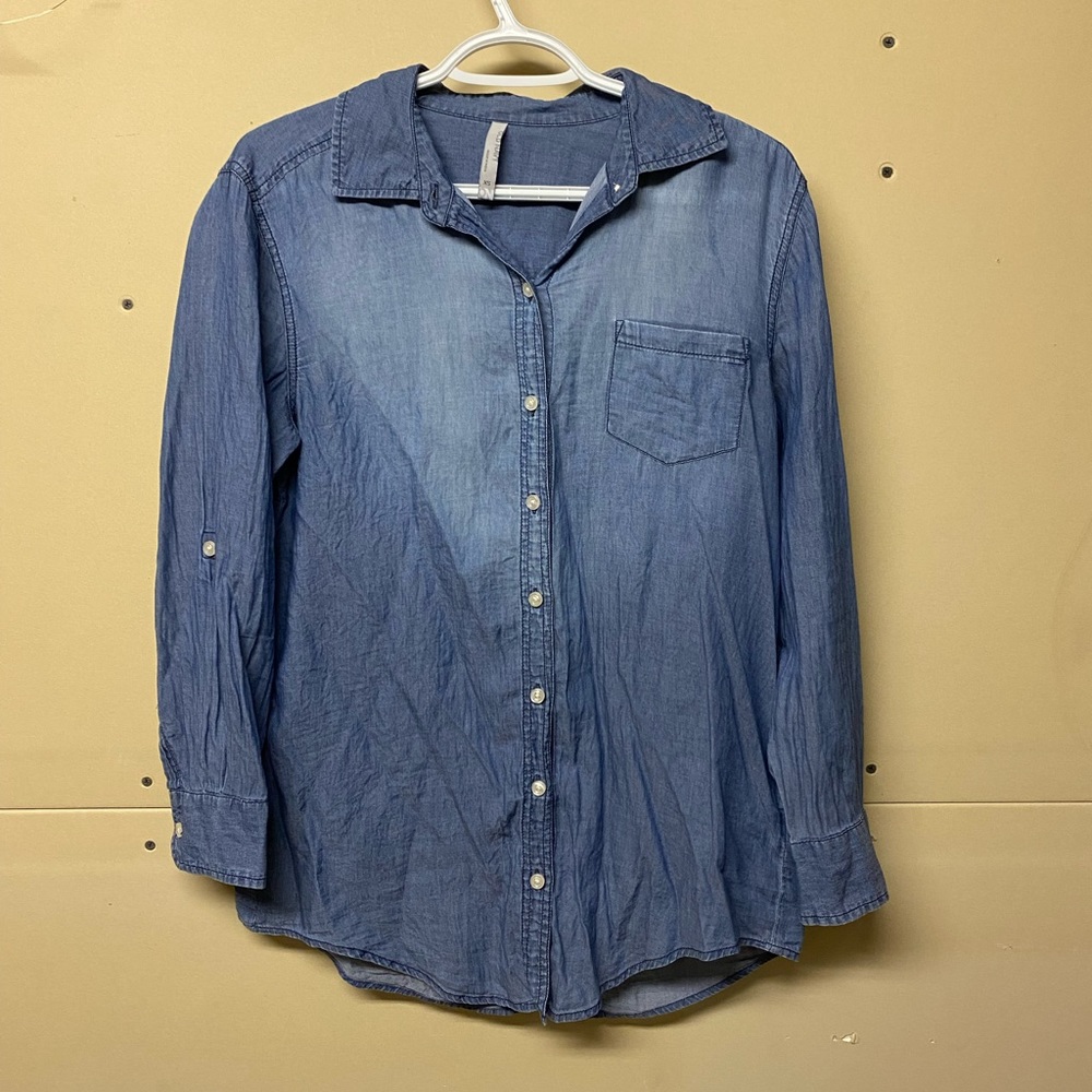 2/$20❤️- SHIRT | Women’s old navy lightweight jean shirt size XS